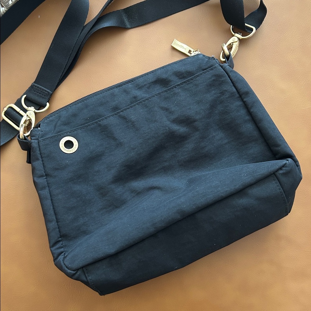 Baggallini Multi Compartment Nylon Crossbody Trav… - image 2